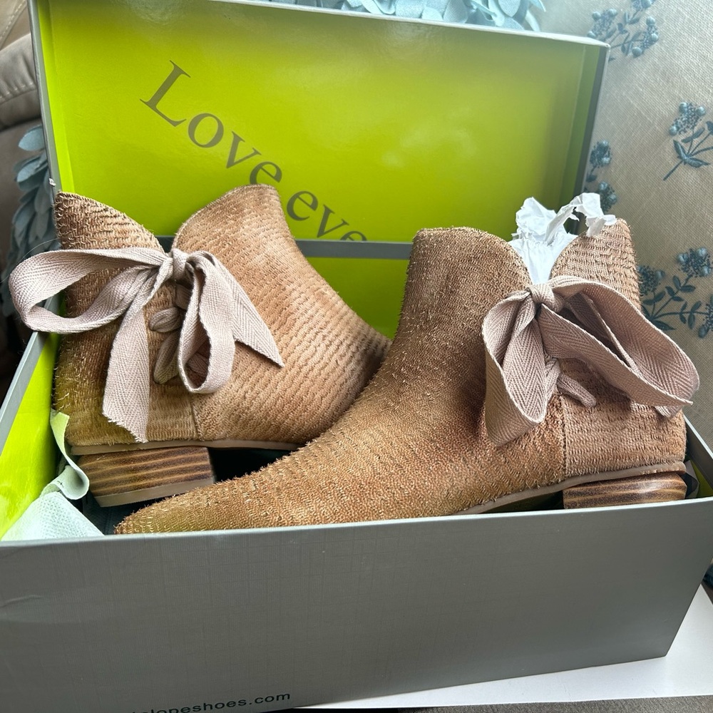Antelope size 9 booties